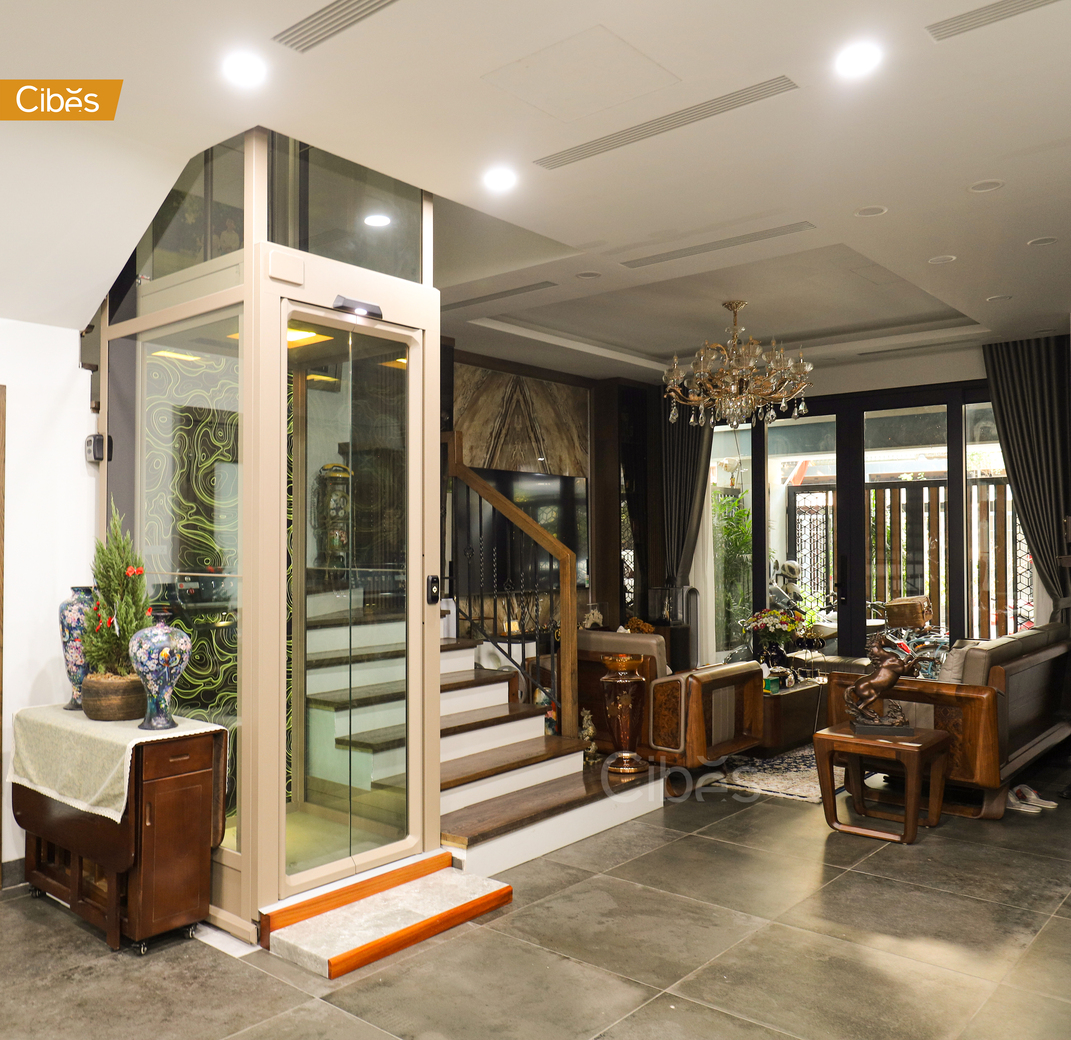 Thang máy trục vít Cibes lắp đặt trong biệt thự, không phòng máy, không hố pit, hài hòa với không gian nội thất sang trọng.